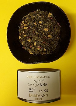 Thé Vert MISS DAMMAN. Morceaux gingembre, citron vert  fruit de la passion et pétales de fleurs. Prix pour 100g 9,00