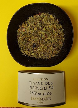 Tisane des MERVEILLES. Verveine. Tilleul, rhubarbe, framboise, fraise gariguette, datte, fleur d'oranger, huile essentielle de rose. 13,50€ les 100g