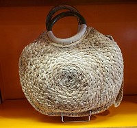 Tressé à la main, un sac au design unique et durable
