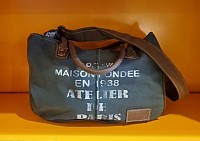 Alliance de souplesse et de caractère. Un sac chic au style nomade.