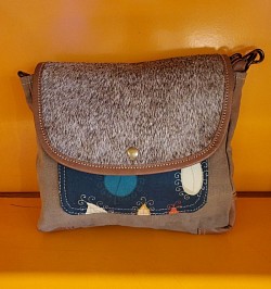 Petit sac coton, poil de vachettes et cuir  35,00 €
