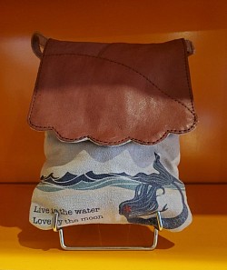 Petit sac pasport, cuir et coton 25,00 €