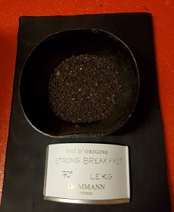 Thé noir.  STRONG BREAKFAST prix: 7,00€ les 100g