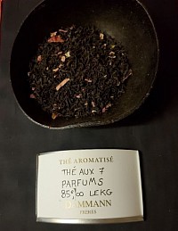 Abricot, figue, pitanga, bergamote,lotus, huile essentielle de citron, écorce d'orange et pétales de fleurs. 8,00€ les 100g