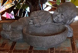 Sculpture “Bouddha Coupole” – Harmonie et Repos.  Chaque détail évoque la douceur, la sérénité et l’introspection.  Longueur 54 cm × Largeur 33 cm   Prix : 120,00 €    Matériau : Résine.