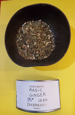 Thé Vert.  MAGIC GINGER . Aubépine, mélisse, gingembre, huile essentielle de citron vert et arômes de miel.  Prix : 9,50€ les 100g.