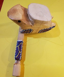 Grenouille musicale – Son apporté de la nature   Découvrez cette grenouille musicale en bois sculptée avec soin. apportant une touche de nature à votre collection musicale ou à vos moments de détente.  💰 Prix : 10,00 €