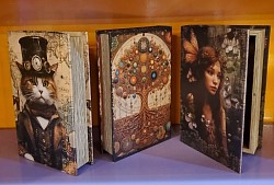 Boîtes Livres Aimantées – Art & Secret  Cachez vos trésors dans ces boîtes originales en forme de livres, dotées d’un système de fermeture magnétique discret.  H 17 cm × L 16.50  Prix : 20,00 €