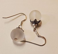 Perles de verre – éclat naturel et légèreté    Monture argentée – confort et finesse    Disponible sur Karmalika.fr – livraison rapide