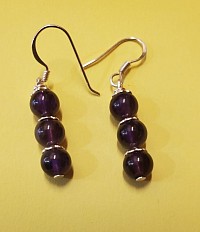 Ces boucles d’oreilles en améthyste naturelle diffusent une énergie apaisante et raffinée.