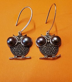 BO ARGENT 925G.  Hiboux en marcassite et perles aux yeux.  Prix 50,00 €