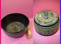 Un instrument sacré orné du Bouddha pour une méditation profonde