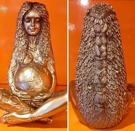 sculpture pachamama terre mère dorée