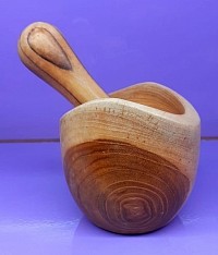 Bois de teck   Robuste & élégant   Usage rituel