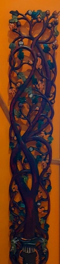 Peinture sur bois, 1m50 x 24 cm.   Élégance naturelle et symbolisme puissant.