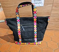 Grand sac cabas noir avec anses en cuir imprimé multicolore