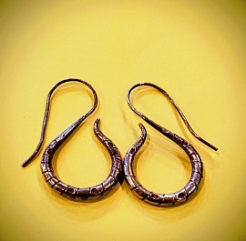 boucles argent griffes sculptées