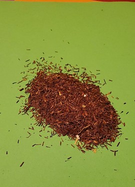 Écorces d'orange, huile essentielle de citron vert, clémentine, orange sanguine, kola.