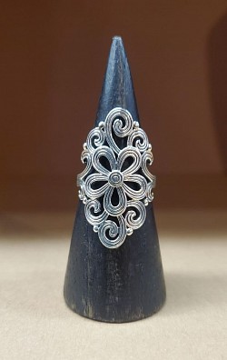 🎭 Bague argent au motif tribal finement travaillé.     📏 Taille 59 — 60 €