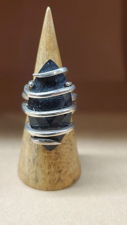 🖤 Bague Onyx Noir, montée sur Argent .   Pierre profonde et élégante.  📏 Taille 56 — 70 €
